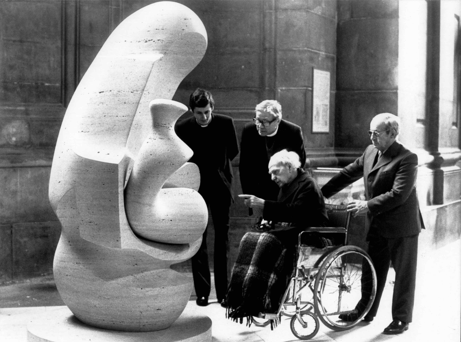 Mother and Child: Hood, by Henry Moore | St Paul's Cathedral